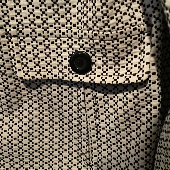 Apt. 9 EUC long coat with pockets and hidden buttons size 10 - Picture 5 of 12